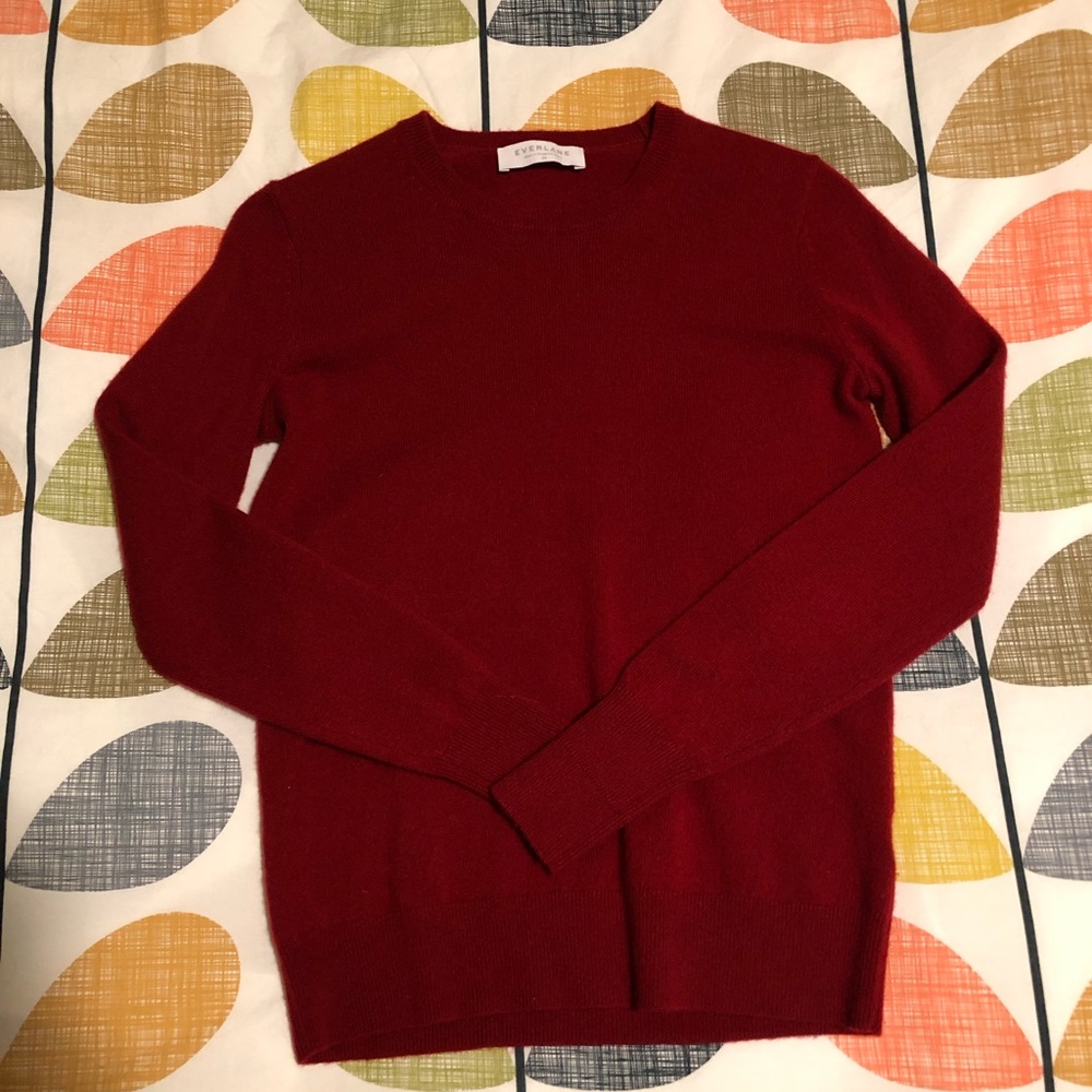 Red cashmere crew neck sweater